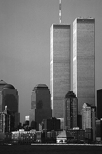 [World Trade Center looking North - bw_wtc060107.jpg - 132520 Bytes