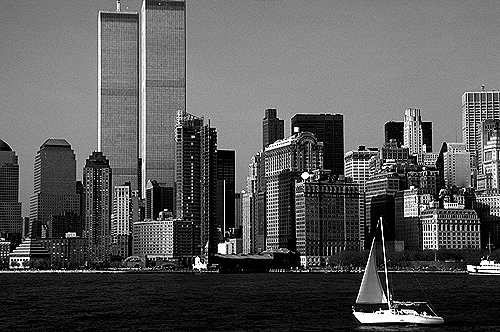 [Harbor View of Sailboat with the World Trade Center -bw_wtc060108.jpg - 147439 Bytes]