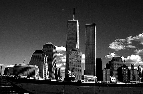 [Freighter on the Hudson with World Trade Center Towers - bw_wtc57109926.jpg - 128303 Bytes]