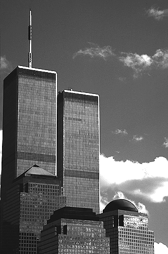 [Top of the World Trade Center Towers and Financial Center - bw_wtc57109931.jpg - 116616 Bytes